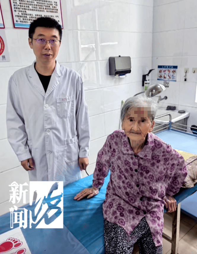 圣保利vs多特蒙德
_太突然！上海98岁阿婆拿起剪刀圣保利vs多特蒙德
，一把剪掉头上的“角”！网友：对自己够狠