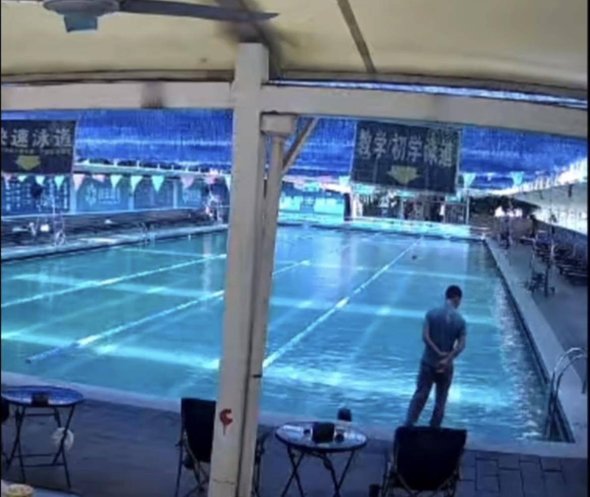 皇冠足球平台代理
_厦门一男子在室内游泳池溺水身亡皇冠足球平台代理
，家属：沉水近30分钟没有人施救