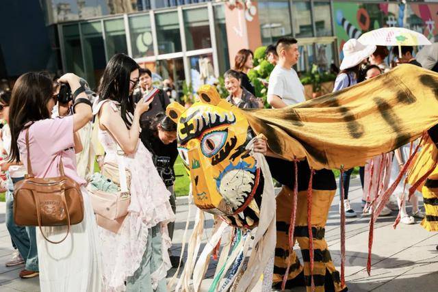 正版皇冠信用盘开户_比中国年轻人更爱去成都的正版皇冠信用盘开户，居然是外国年轻人？